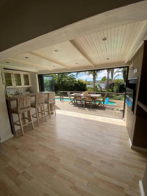Open Living Family In The Winelands Holiday home *
