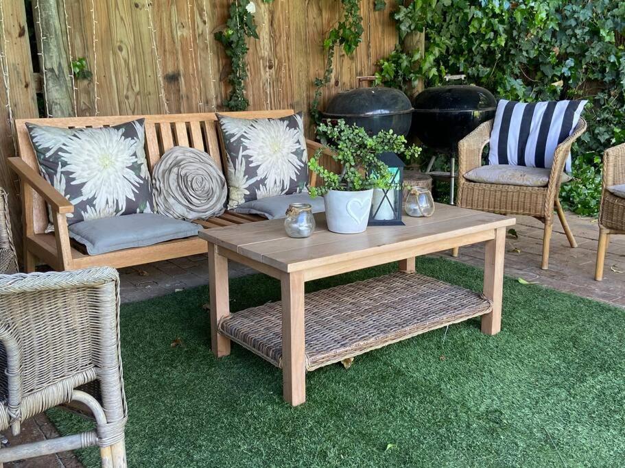 Open Living Family In The Winelands Cape Town