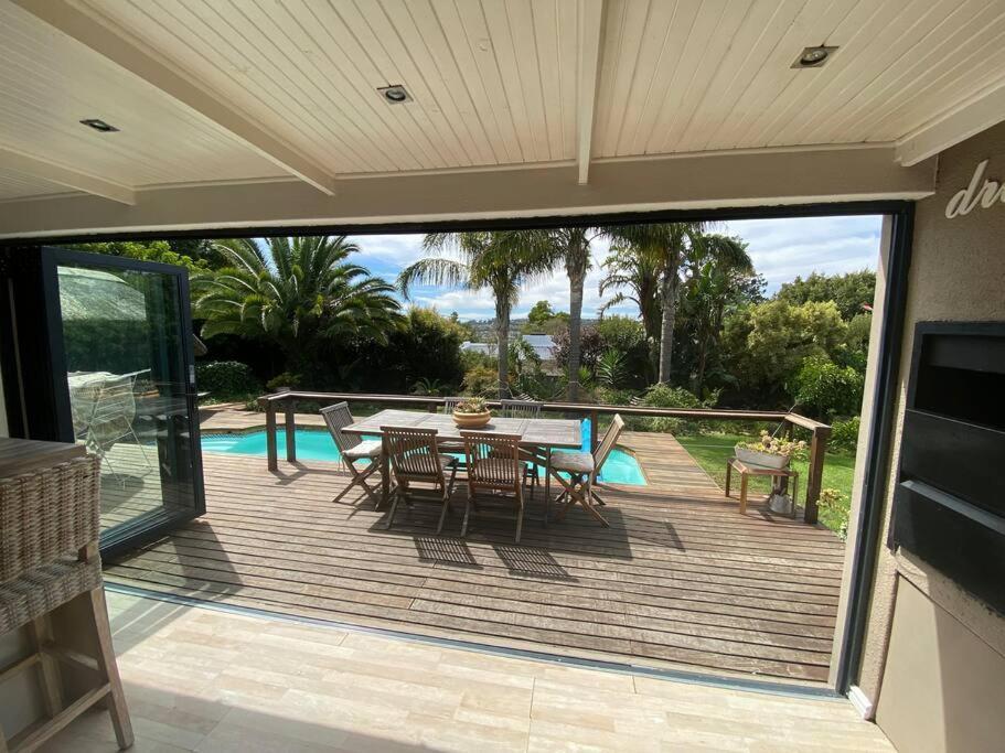 Open Living Family In The Winelands Holiday home