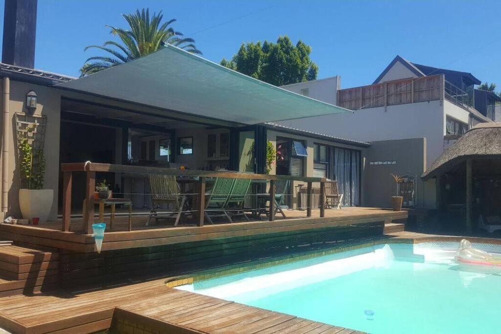 Open Living Family In The Winelands Cape Town