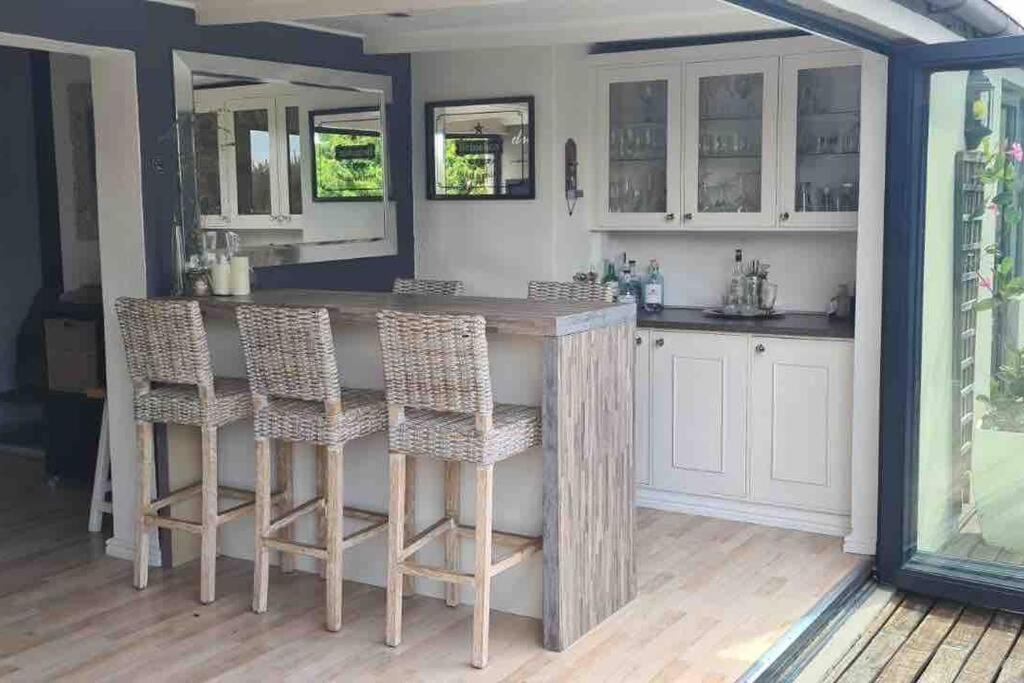 Open Living Family In The Winelands * Cape Town