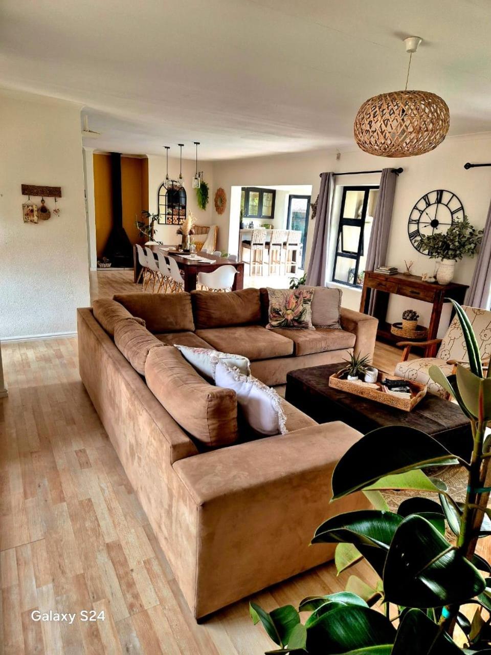 Open Living Family In The Winelands Holiday home