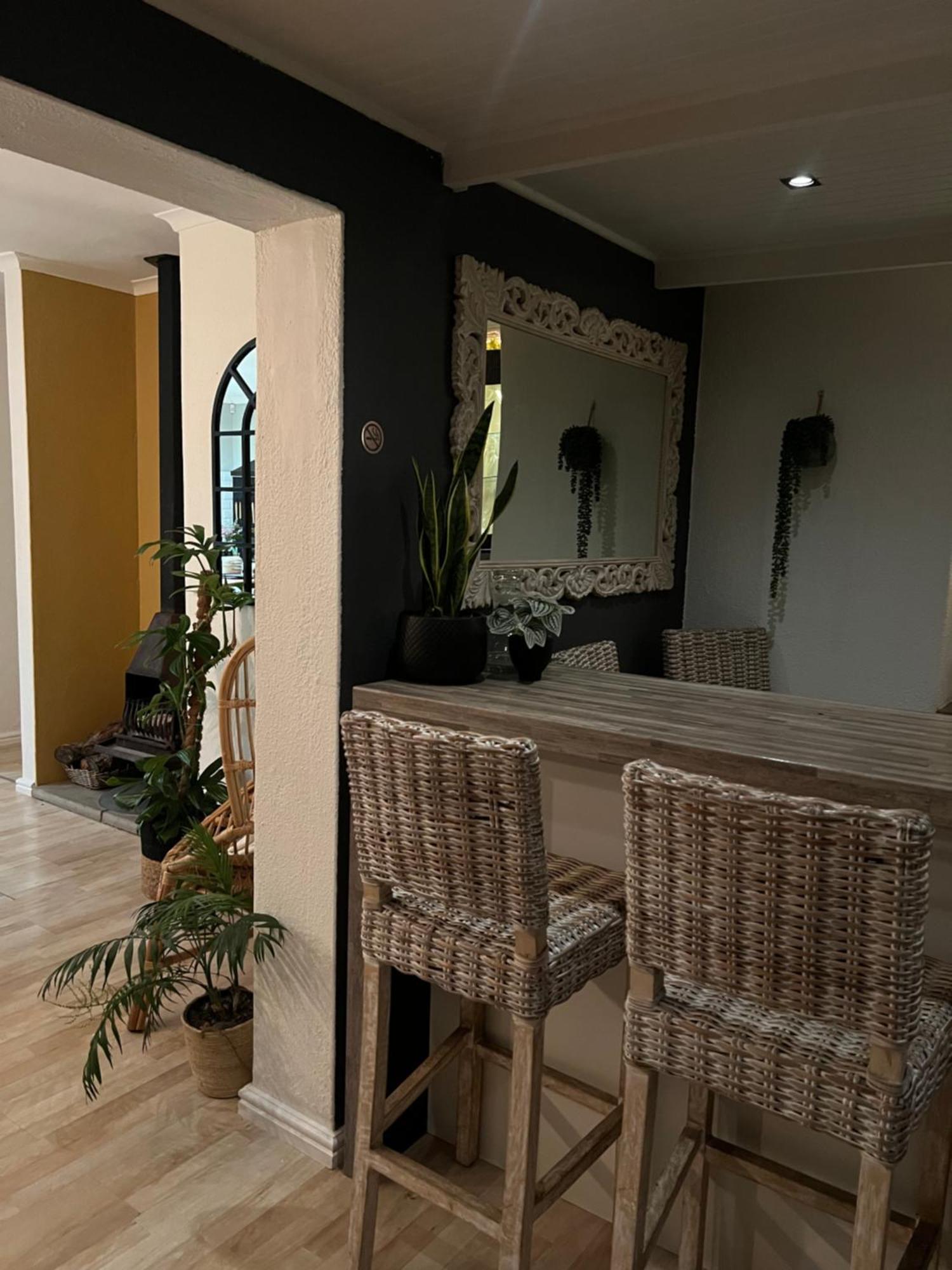 Open Living Family In The Winelands * Cape Town